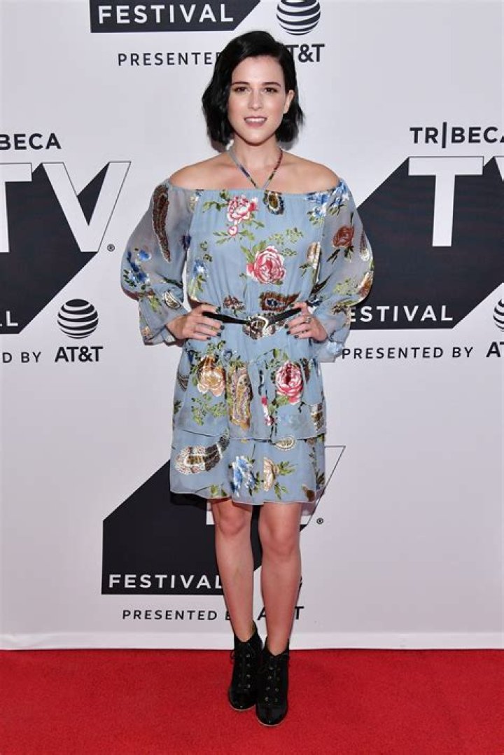 Alexandra Socha Net Worth