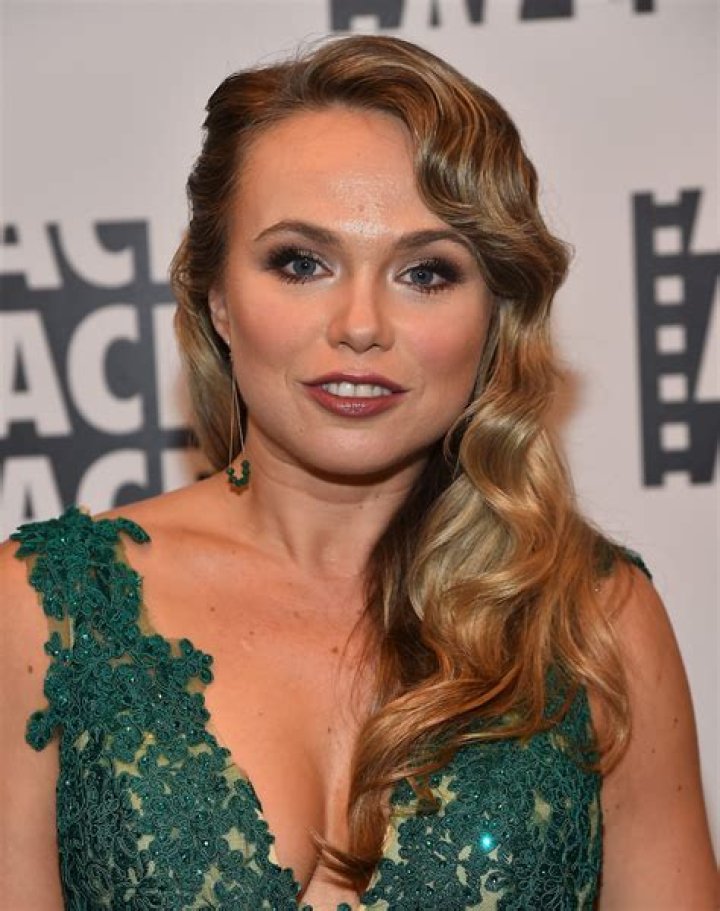 Amanda Fuller Net Worth