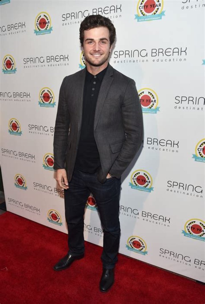 Beau Mirchoff Net Worth