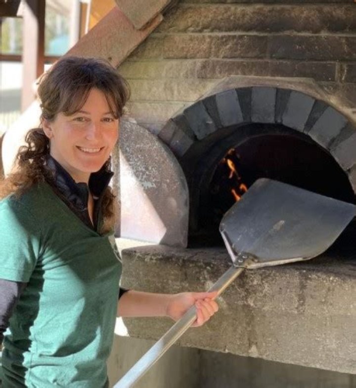 Chelsy Bakula Net Worth