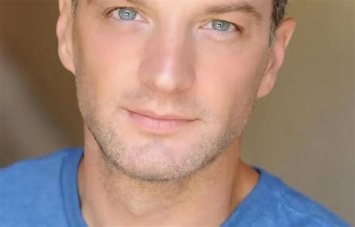 Euan Morton Net Worth