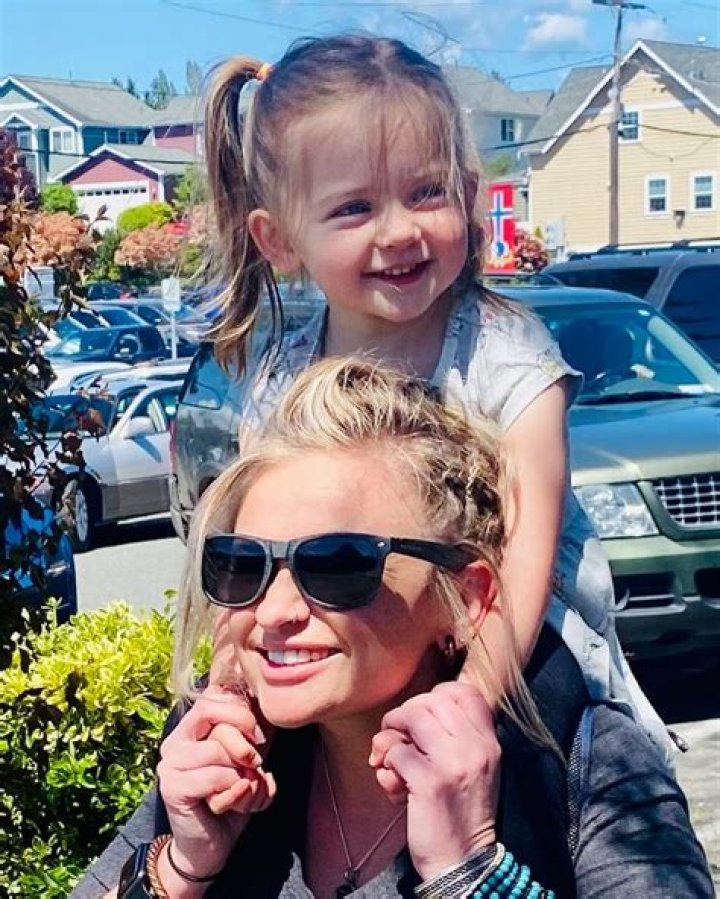 Ivyann Schwan Net Worth