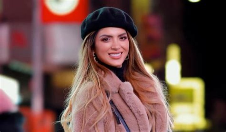 Kimberly Flores Net Worth