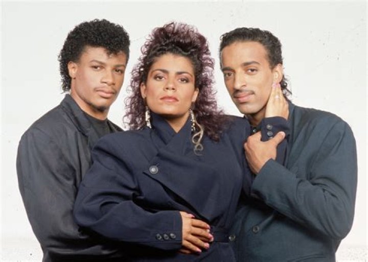 Lisa Velez Net Worth