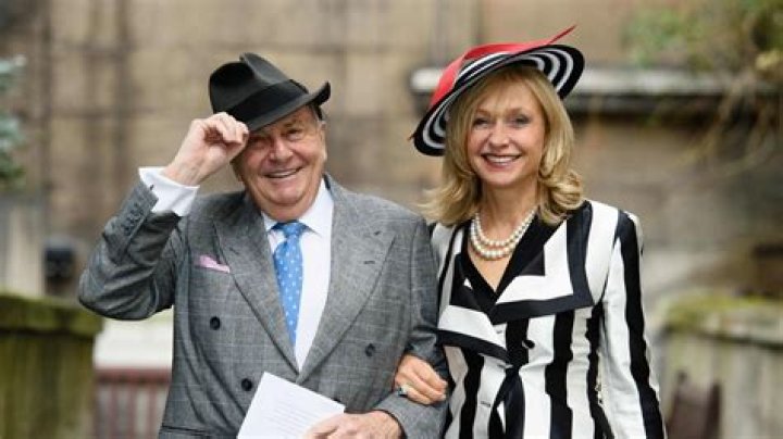 Lizzie Spender Net Worth