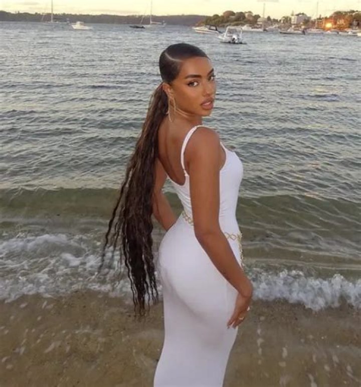 Lola Thompson Net Worth