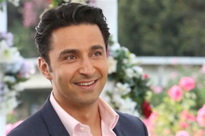 Pej Vahdat Net Worth