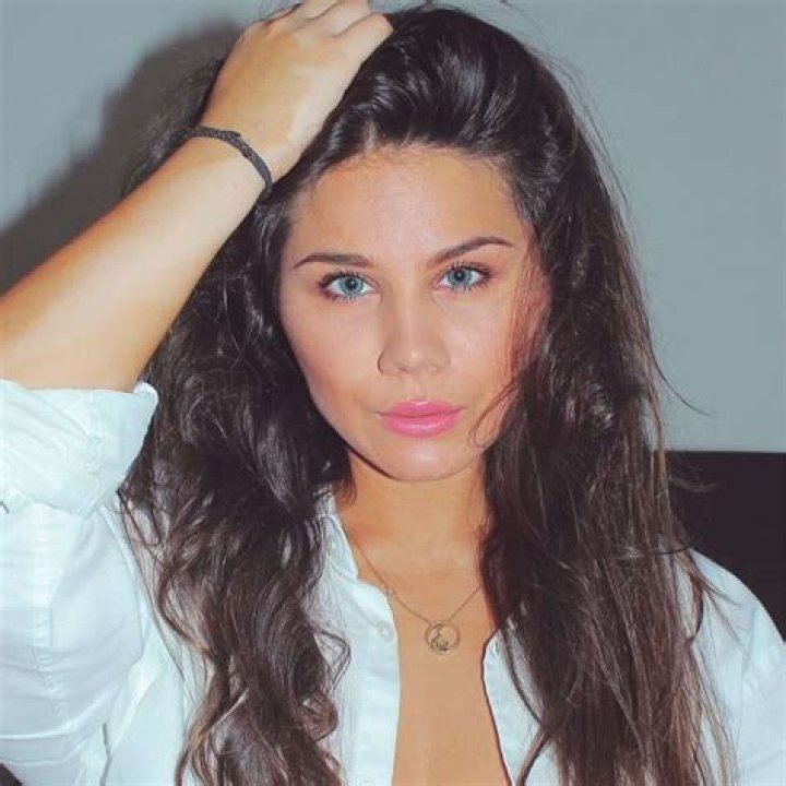 Sara White Net Worth