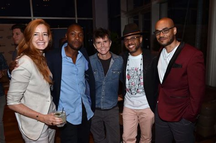 Stephanie Allynne Net Worth